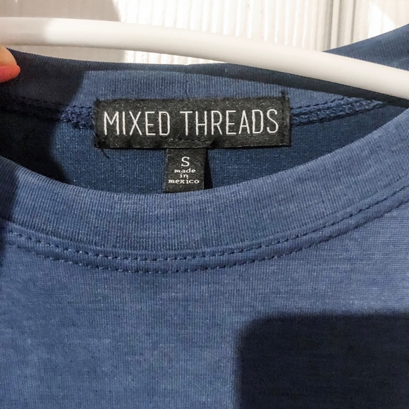 Cut-out Shoulder Sweater - Picture 4 of 6